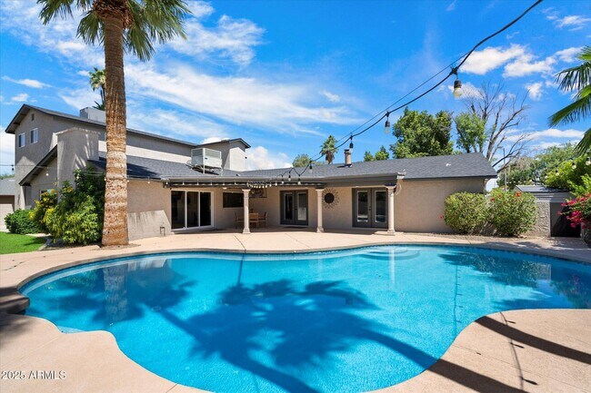 Building Photo - 5751 E Ludlow Dr