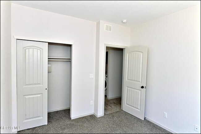 Building Photo - 14945 Tierra Escape Ave