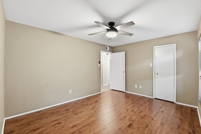 Building Photo - 12905 Woodforest Blvd