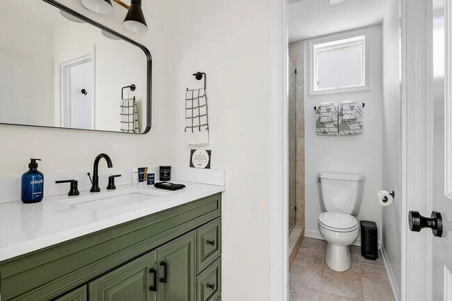 Building Photo - 4 Gateway Walk