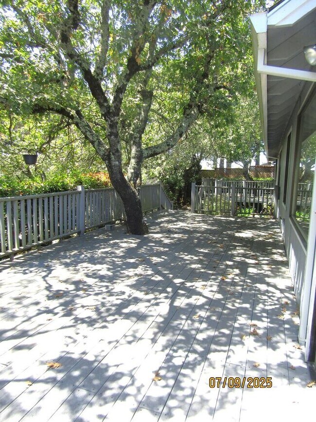 Building Photo - Beautiful Single Story Home in Great Santa...