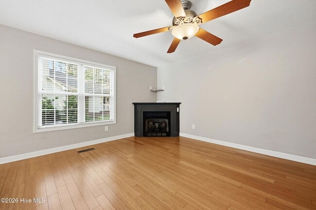 Building Photo - 14 Juniper Ln