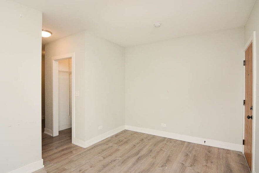 Building Photo - 459 W Belden Ave