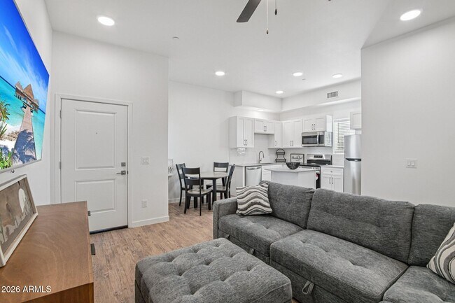 Building Photo - 3021 W Williams Dr