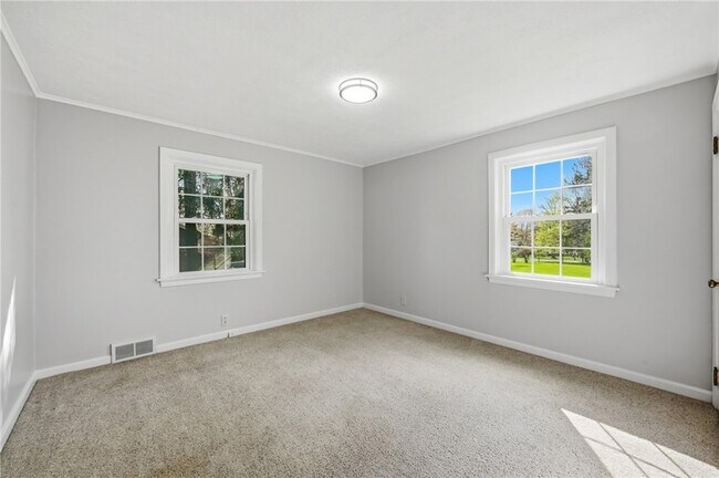 Building Photo - 1060 S Hermitage Rd