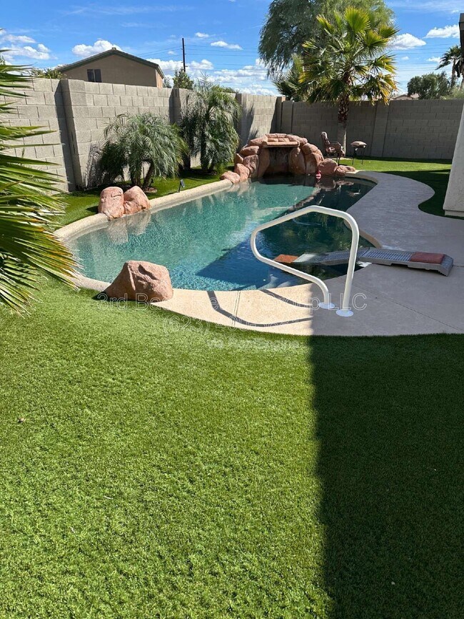 Building Photo - 3033 N 145th Ln