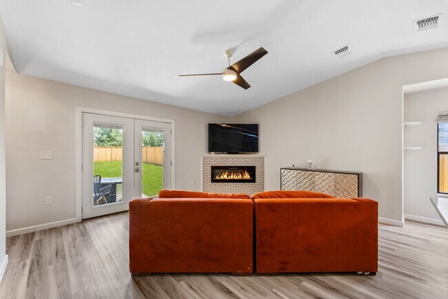 Building Photo - Charming 2-Bed Home with Garage, Fenced Yard & Private Patio in San Antonio – $1,350/mo