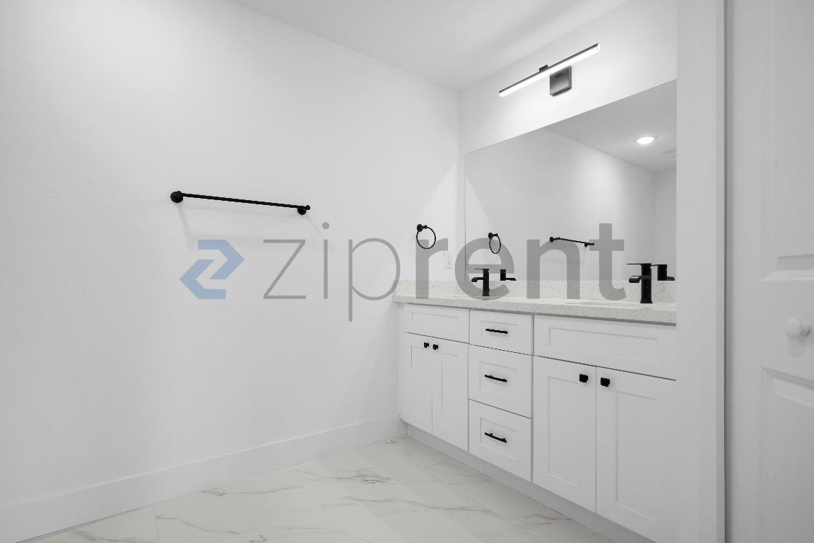 Building Photo - 4117 NE 16th Ave