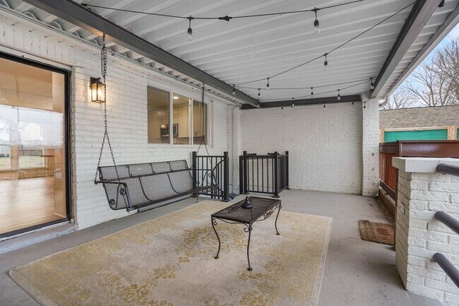 Building Photo - 6620 Upton Ln