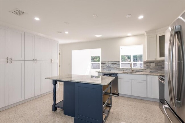 Building Photo - 2505 Gulf Blvd