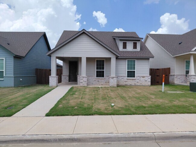 Building Photo - 3/2/2 - GODLEY - COMMUTER Friendly