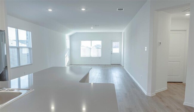 Building Photo - 603 Waterway Ave