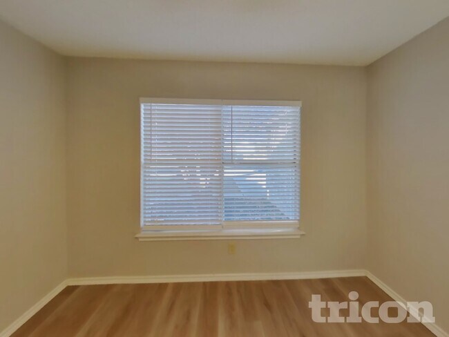 Building Photo - 8230 Longhorn Ridge Dr