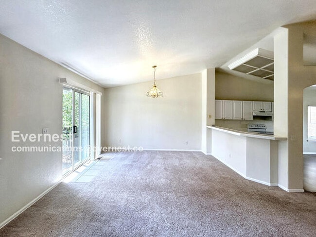 Building Photo - 3 Bed, 2 Bath Home with Fenced Yard & Garage / Available Soon!