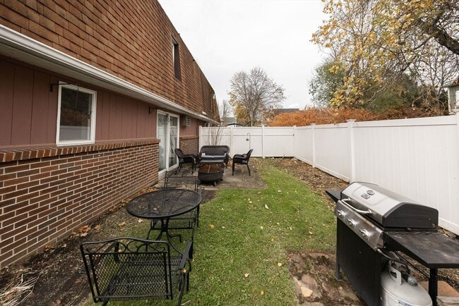 Building Photo - 90 Brightwood Ave