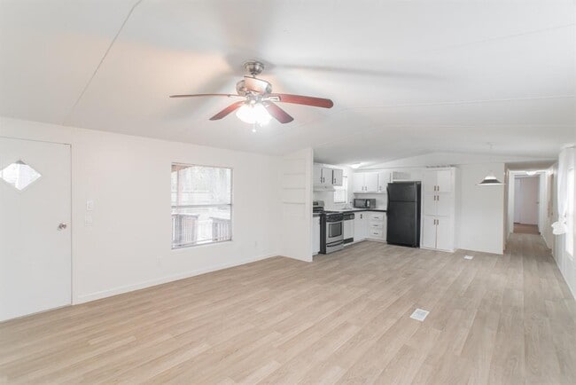 Building Photo - 9140 Sharyn Dr