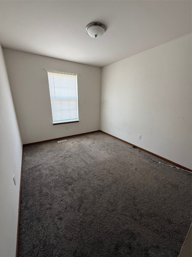 Building Photo - 3056 Valley Oaks Dr