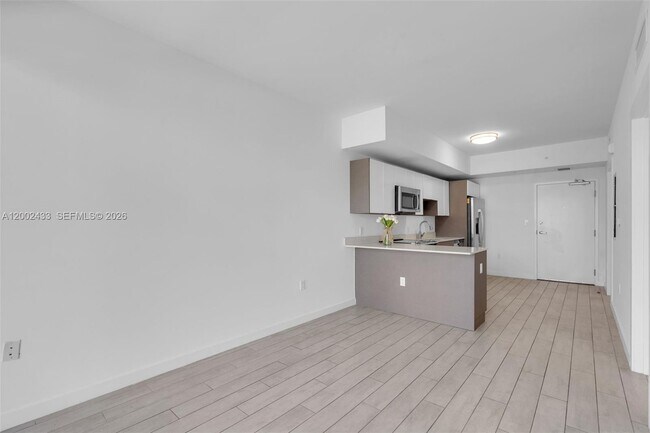 Building Photo - 321 NE 26th St