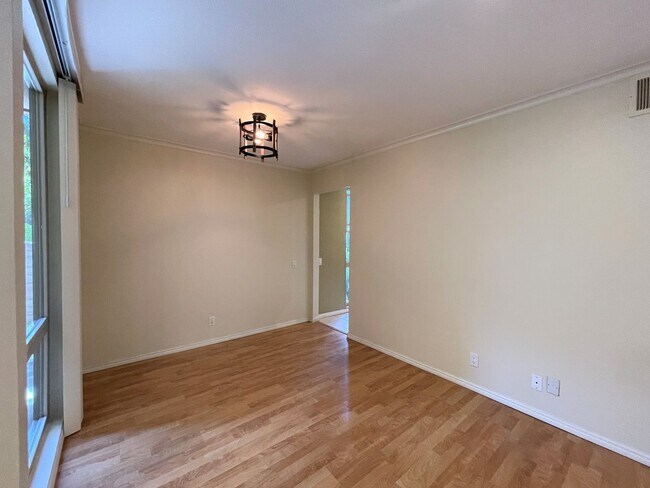 Building Photo - Spacious Condo at Collwood Villas!