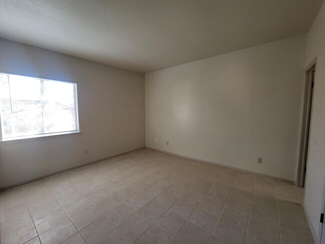 Building Photo - 3324 Red Sails Dr