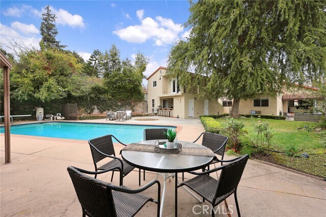 Building Photo - 1647 N Santa Anita Ave