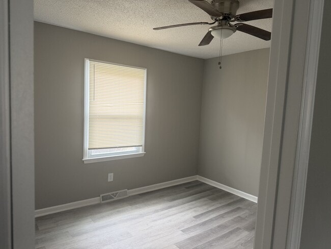 Building Photo - 524 Newcastle Rd