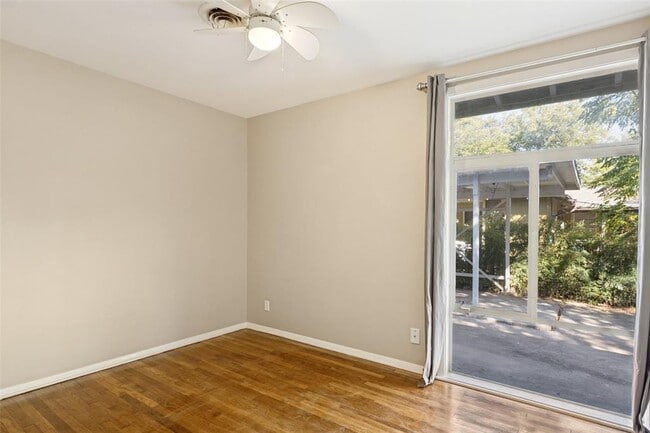 Building Photo - 1405 Broadmoor Dr