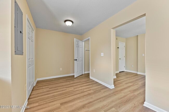 Building Photo - 1984 Mary St