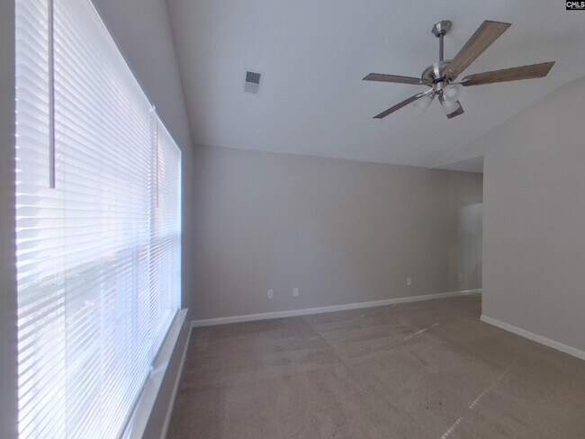 Building Photo - 562 Chisolm Way