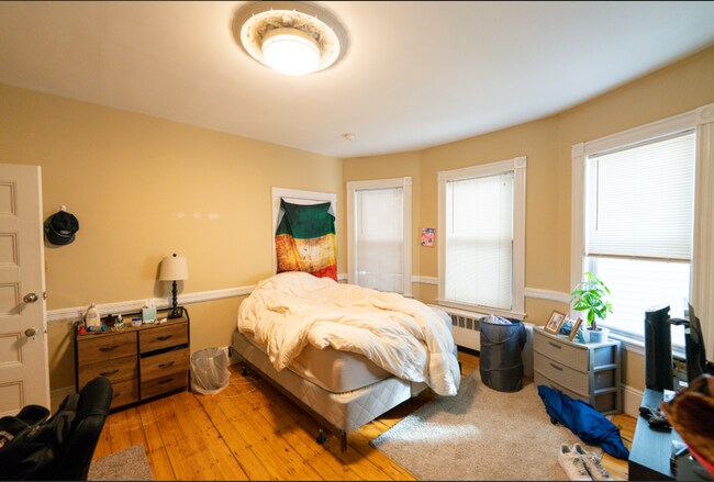 Building Photo - 47A Hillside St