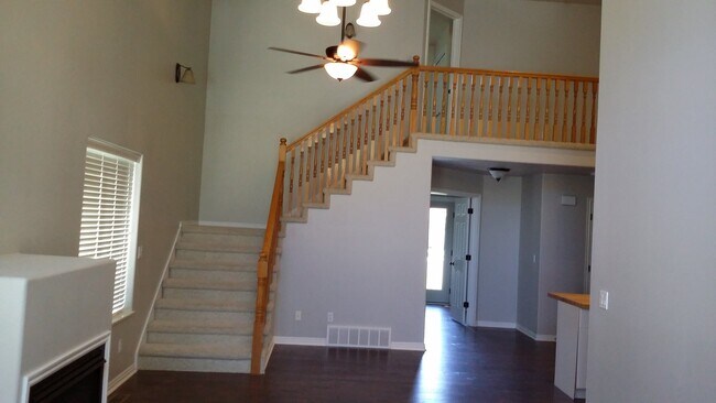 Building Photo - 88 River Pointe Dr