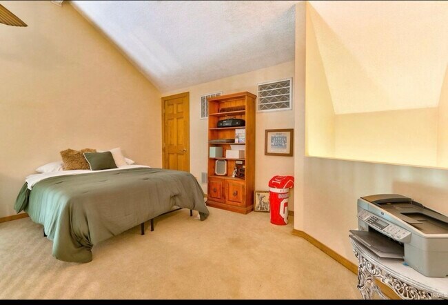 Building Photo - 1106 Loft Cove