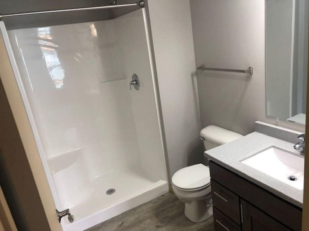 Master bathroom - 6052 Driscoll Dr