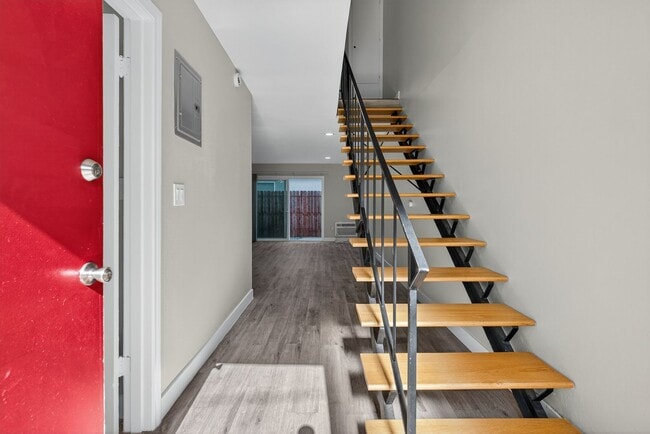 Interior Photo - 13392-13400 Magnolia Street