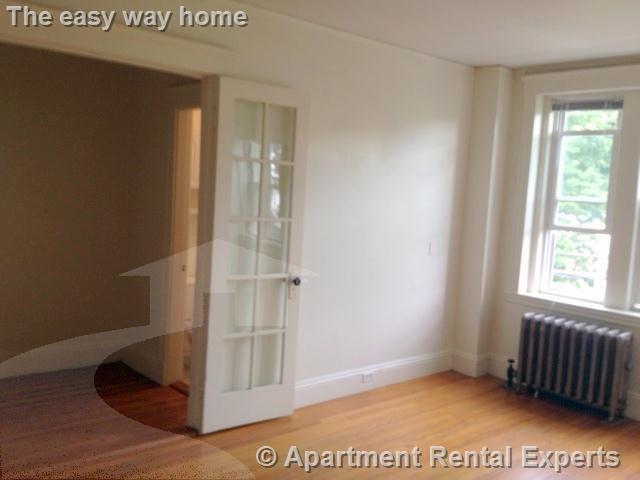 Building Photo - 170 Maple St