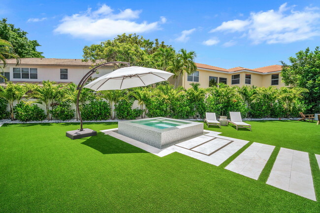 Building Photo - 10852 La Salinas Cir