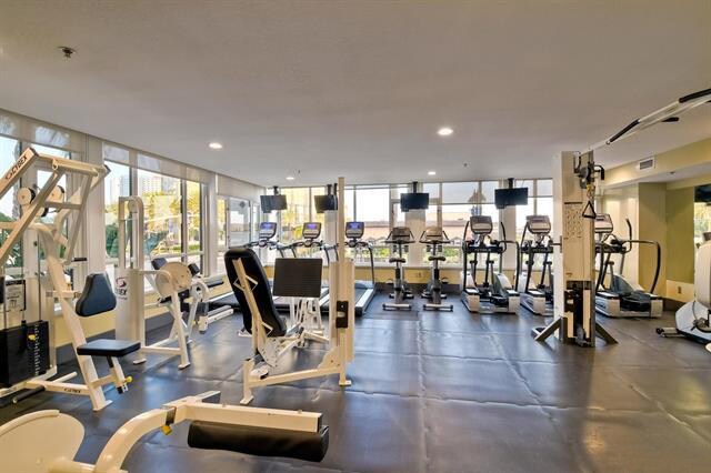 Building Photo - 700 W Harbor Dr