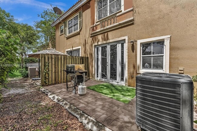 Building Photo - 4978 White Mangrove Way E