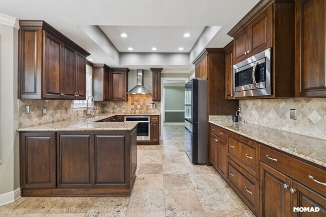 Building Photo - Spacious 4BR House in Pensacola; Pool