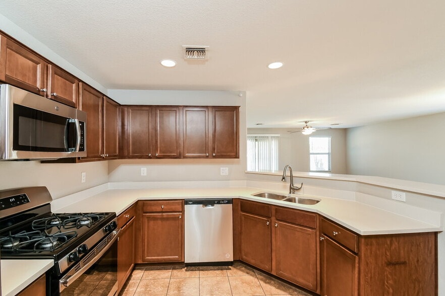 Building Photo - 1126 E Daniella Dr