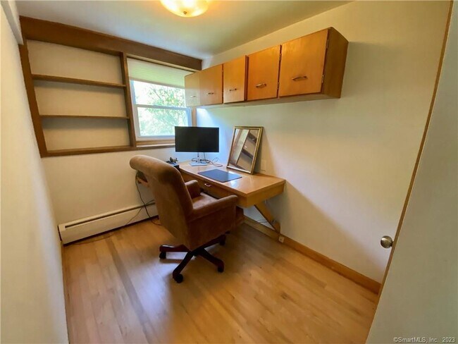 Building Photo - 14 Stonegate Dr
