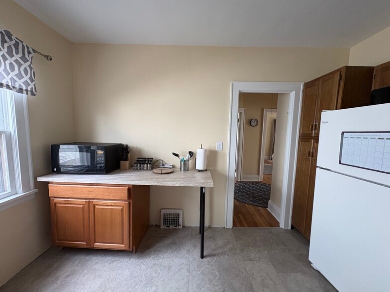 Kitchen - 2211 Eldred Ave