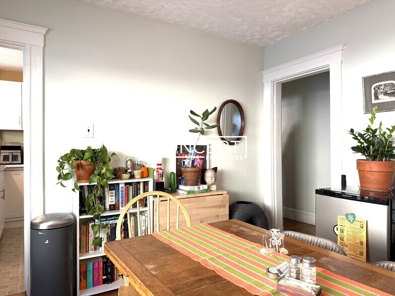 Building Photo - 44 Day St