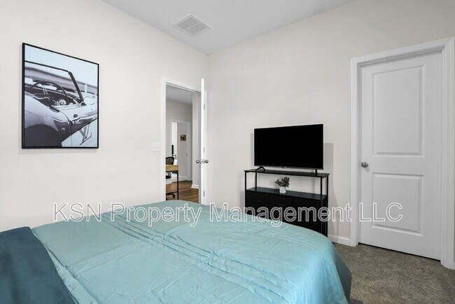 Building Photo - 107 Firefly Cir