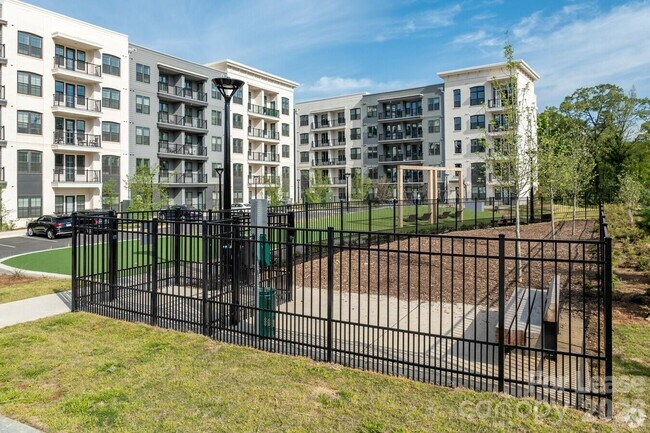 Building Photo - 536 W Tremont Ave