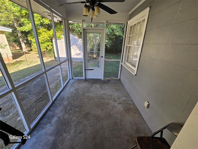 Building Photo - 3763 Narrow Lane Rd