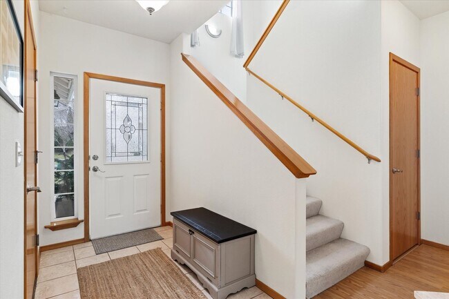 Building Photo - Beautiful 3 bedroom 2.5 bathroom Lake Stevens home!