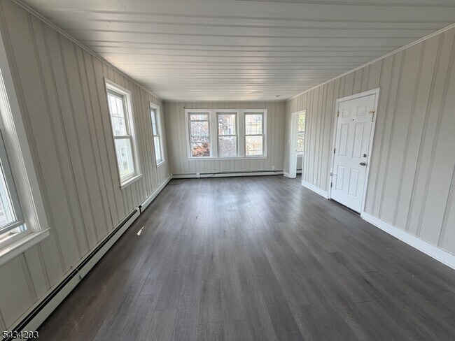 Building Photo - 413 Beardsley Ave