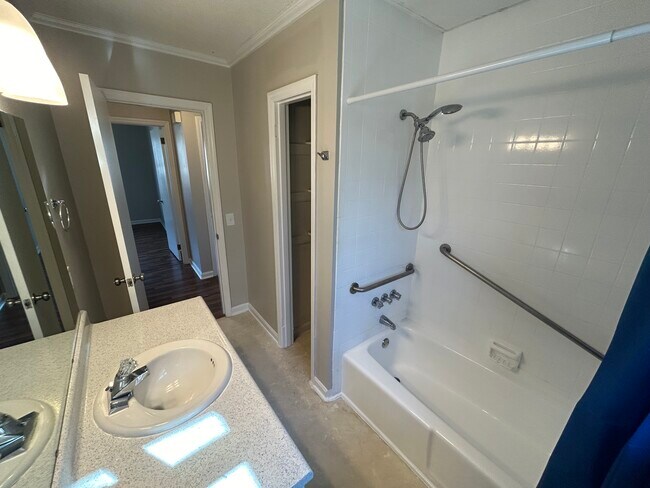 Bathroom - 3626 Missionaire Ave