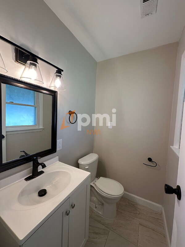 Building Photo - 613 Southwind Dr
